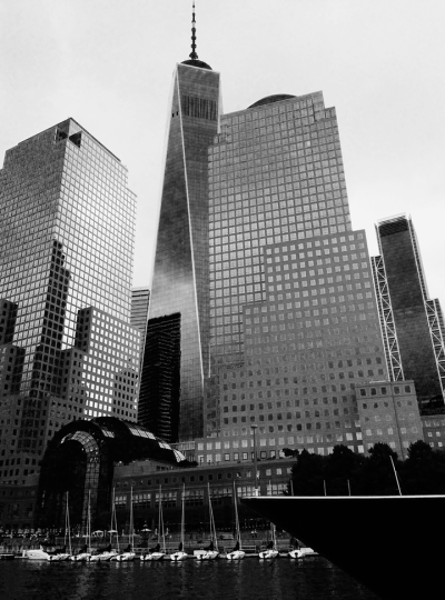marumboats_beneath_the_buildings